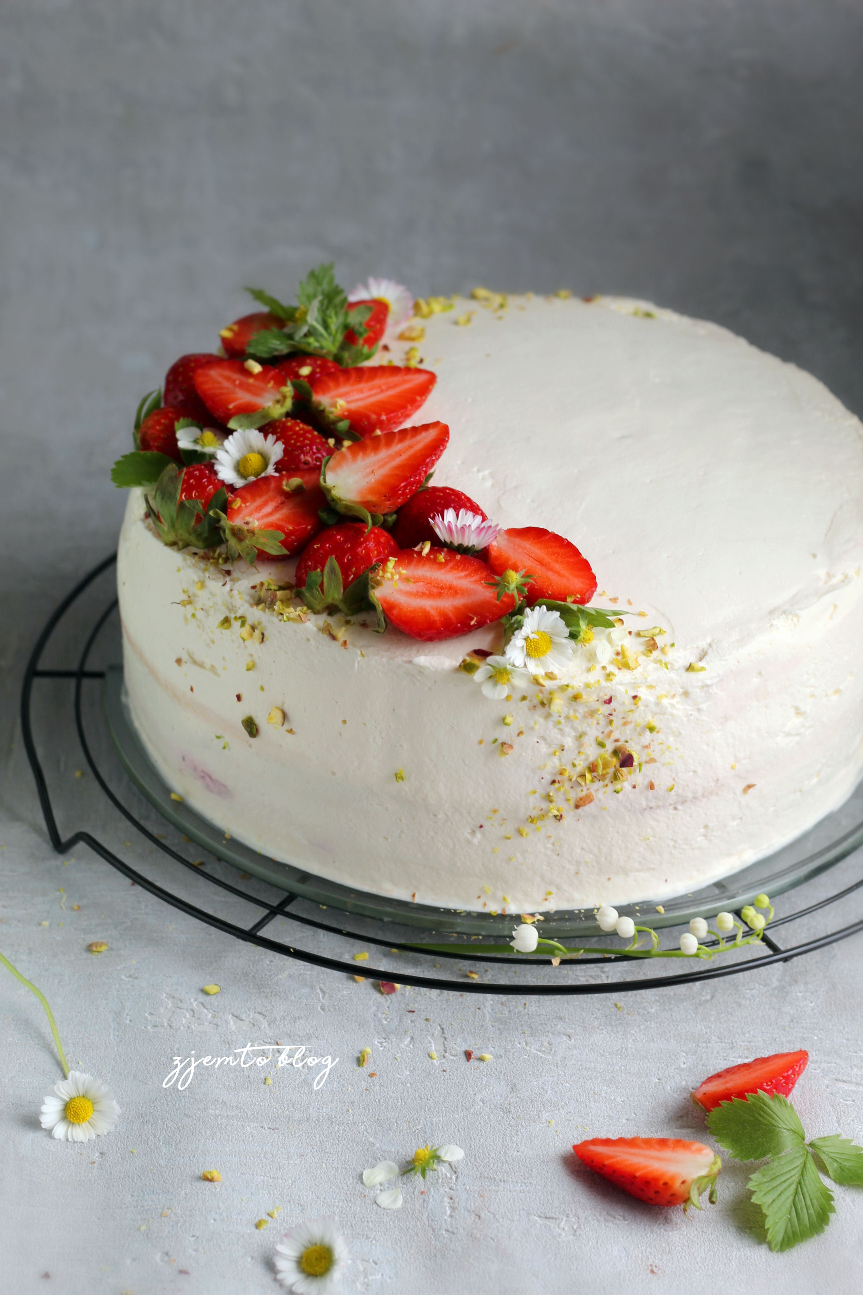 tort z truskawkami 2